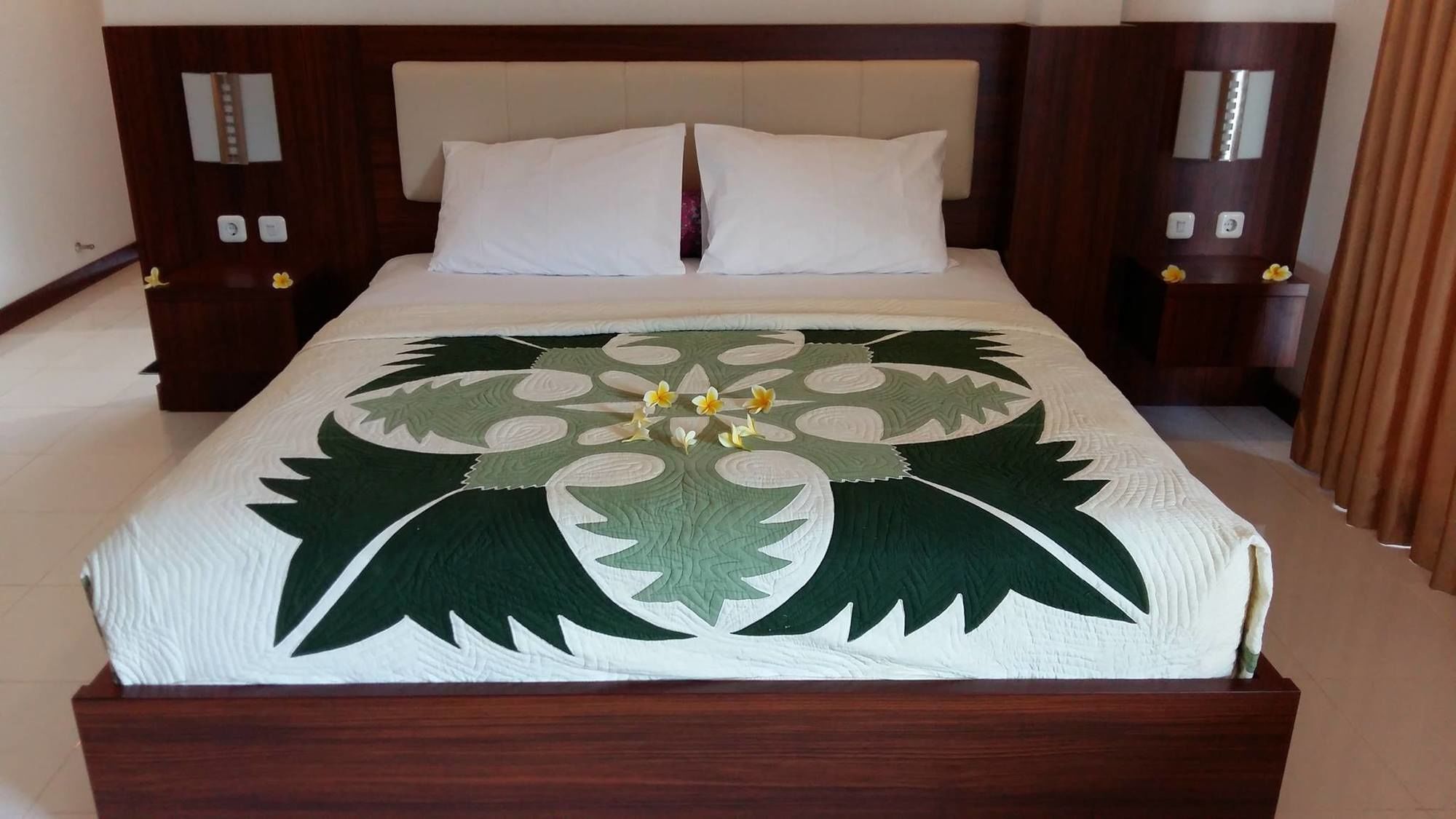 Friends Beach Hotel Kuta  Eksteriør bilde